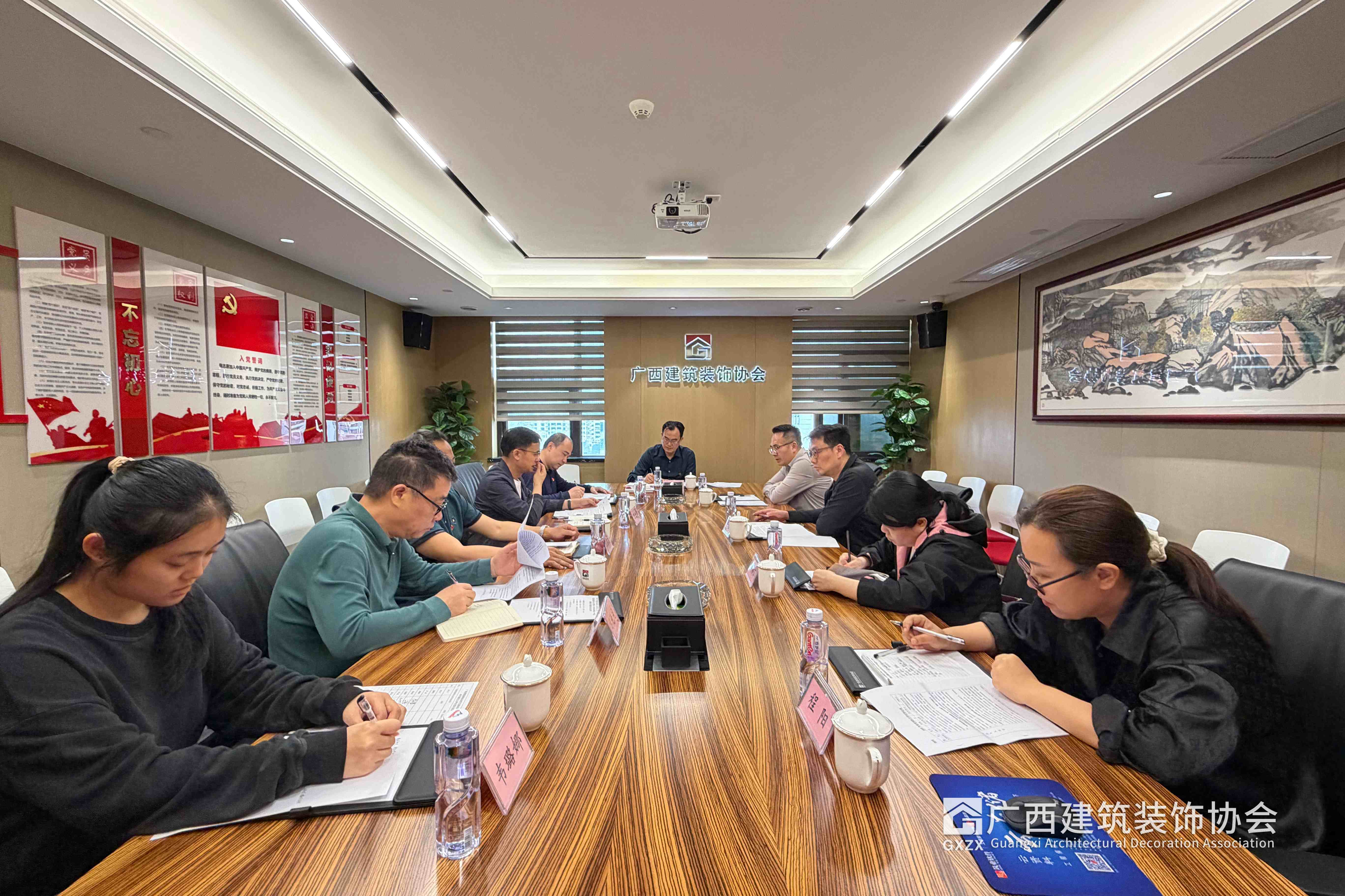 广西建筑装饰协会党支部召开2025年度组织生活会